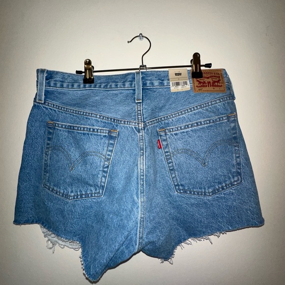 Levi 501 Jean shorts - Picture 2 of 3